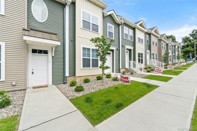 /international/us/75-forester-avenue-warwick-ny-110107342352/