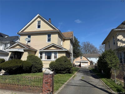 /international/us/50-charles-street-roosevelt-ny-110107170574/