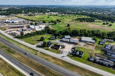 /international/us/1640-highway-290-west-brenham-tx-110085817118/