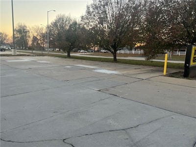 /international/us/702-s-webster-parking-lot-street-spring-hill-ks-110096445205/