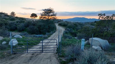 /international/us/40521-tweedie-trail-anza-ca-110106364949/