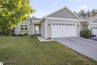/international/us/4758-kodiak-drive-traverse-city-mi-110101466266/