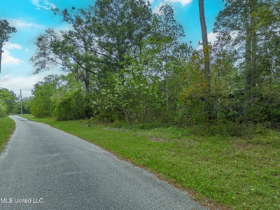 /international/us/11308-lake-drive-bay-saint-louis-ms-110098400995/
