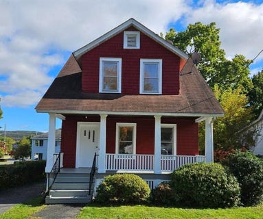 /international/us/31-glass-street-port-jervis-ny-110120536848/