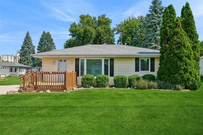 /international/us/808-e-detroit-avenue-indianola-ia-110109052810/