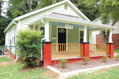 /international/us/8709-chapel-hill-road-cary-nc-110108352516/