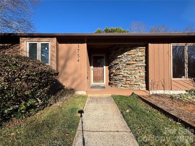/international/us/1754-12th-street-ne-hickory-nc-110105950275/
