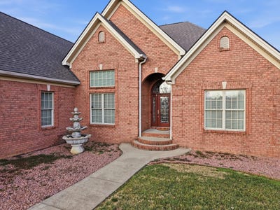 /international/us/168-masters-court-hustonville-ky-110105836792/