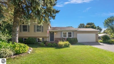 /international/us/3804-timberwolf-drive-traverse-city-mi-110120068606/