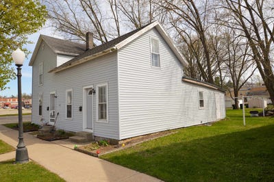 /international/us/208-w-oak-street-boscobel-wi-110107488449/
