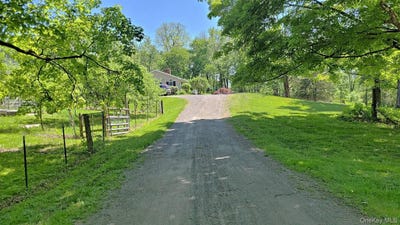/international/us/32-old-route-199-red-hook-ny-110107460910/