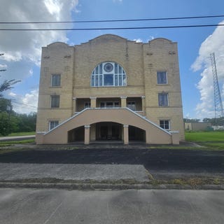 /international/us/615-6th-street-sour-lake-tx-110119571311/