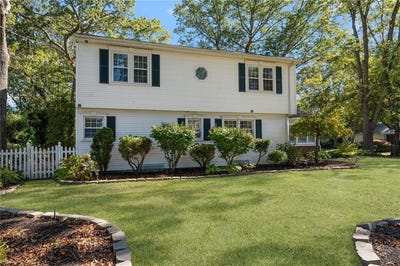 /international/us/84-hickory-drive-east-greenwich-ri-110108339208/