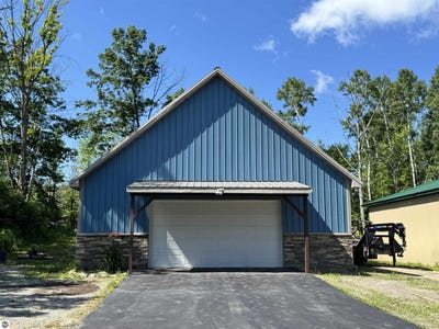 /international/us/7850-white-birch-drive-farwell-mi-110101236801/