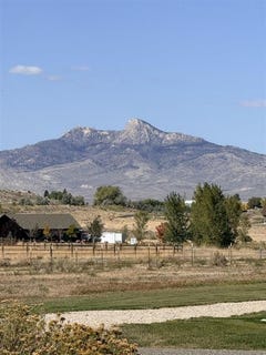/international/us/jackie-bee-dr-lot-15-block-3-cody-wy-110119989143/
