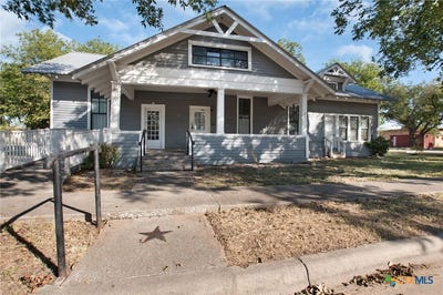 /international/us/107-w-5th-street-lampasas-tx-110105632467/