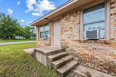 /international/us/701-w-hull-street-denison-tx-110100345521/