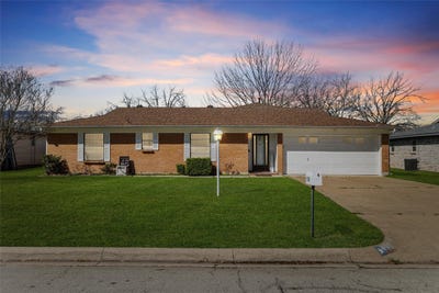 /international/us/1118-cozby-street-e-benbrook-tx-110108231306/