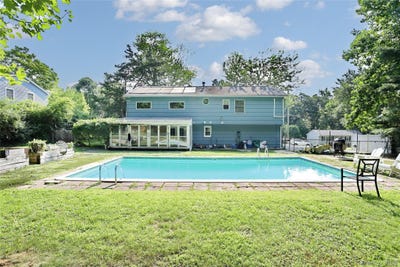 /international/us/561-babbling-brook-lane-valley-cottage-ny-110119457496/