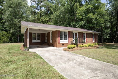/international/us/182-crabapple-lane-lake-waccamaw-nc-110109374703/