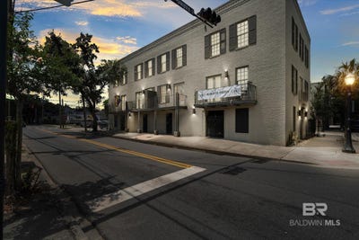 /international/us/701-dauphin-street-mobile-al-110100837033/