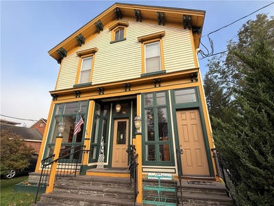 /international/us/33-main-street-andes-ny-110119993752/