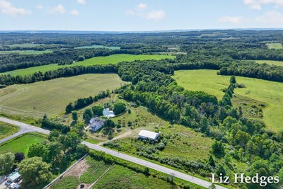 /international/us/7565-s-56th-avenue-montague-mi-110119708707/