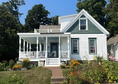 /international/us/129-n-1st-st-bayfield-wi-110100986853/