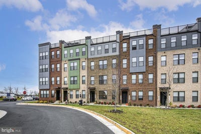 /international/us/20276-newfoundland-square-ashburn-va-110104585281/