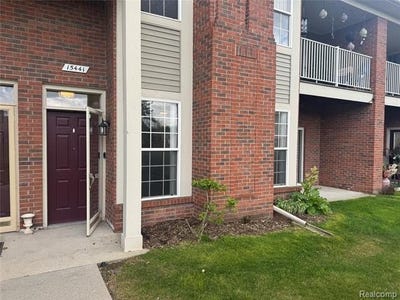 /international/us/15441-yale-drive-clinton-twp-mi-110108207480/