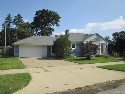 /international/us/1102-s-10th-avenue-escanaba-mi-110101216815/