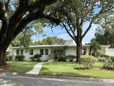/international/us/1800-n-baylen-st-pensacola-fl-110120461001/