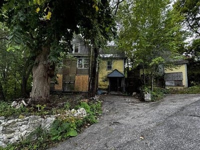 /international/us/103-washington-street-rumford-me-110110307127/