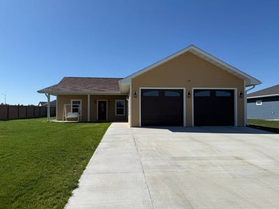 /international/us/510-walking-trail-lane-colby-ks-110107477742/