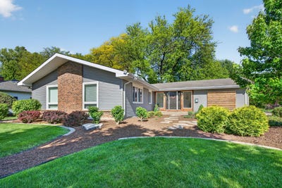 /international/us/223-willow-lane-geneva-il-110108059122/