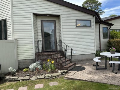 /international/us/31-cottage-drive-farmingville-ny-110108934913/