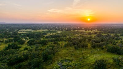 /international/us/111-county-rd-113-llano-tx-110099959425/