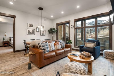 /international/us/3703-blackstone-drive-park-city-ut-110108470933/