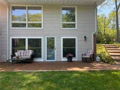/international/us/oakwoods-drive-south-kingstown-ri-110108151638/
