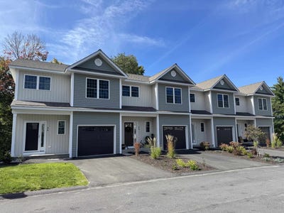 /international/us/5c-dearborn-circle-goffstown-nh-110120535327/