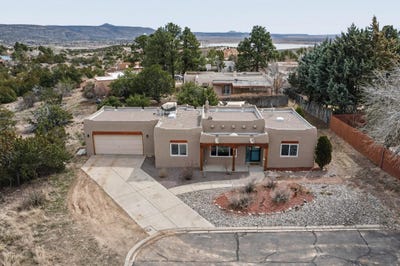 /international/us/6626-shkamarayu-cochiti-lake-nm-110106206348/