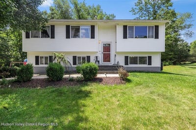 /international/us/25-terbar-loop-new-paltz-ny-110100743628/