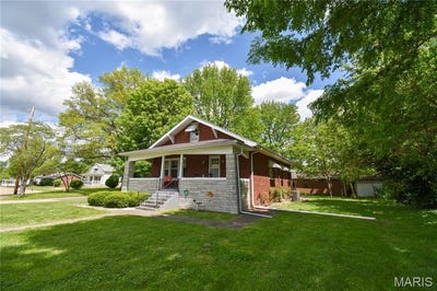 /international/us/302-s-hackman-street-staunton-il-110107795058/