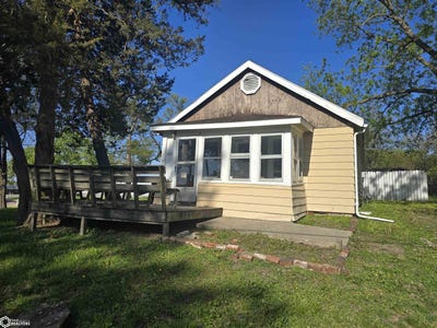 /international/us/612-s-division-street-creston-ia-110107963680/