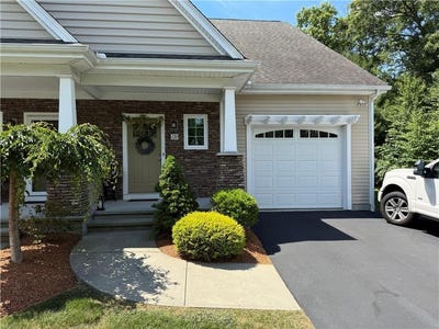 /international/us/12-nicole-circle-smithfield-ri-110108874695/