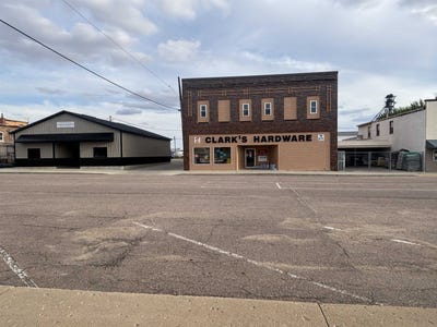 /international/us/20-w-2nd-st-kingsley-ia-110107940118/