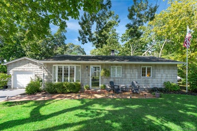 /international/us/58-reeves-road-center-moriches-ny-110110206925/