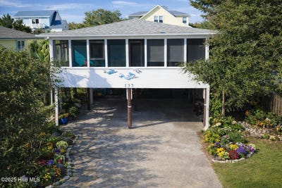 /international/us/133-fourth-avenue-n-kure-beach-nc-110104968376/