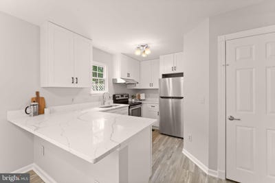 /international/us/104-kirkbridge-court-purcellville-va-110107477357/