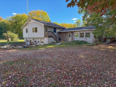 /international/us/4063-w-curtis-road-coleman-mi-110120153829/
